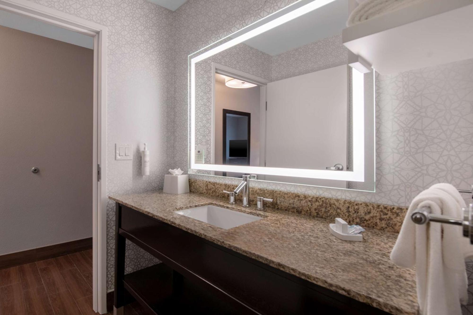 Hampton Inn & Suites Harvey Exteriér fotografie