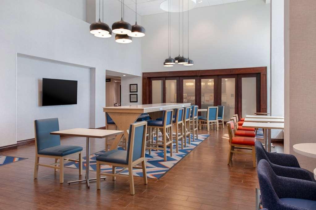 Hampton Inn & Suites Harvey Restaurace fotografie